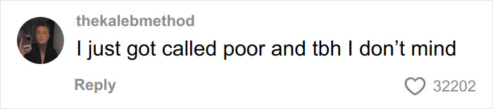 Captura de tela de um comentário na mídia social com 32.202 curtidas reagindo ao tour distópico da casa Coachella de Kylie Jenner.