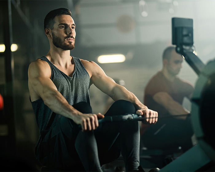 Insiders da Equinox Gym falam sobre indecência, sinais secretos de toalhas e vestiários agressivos