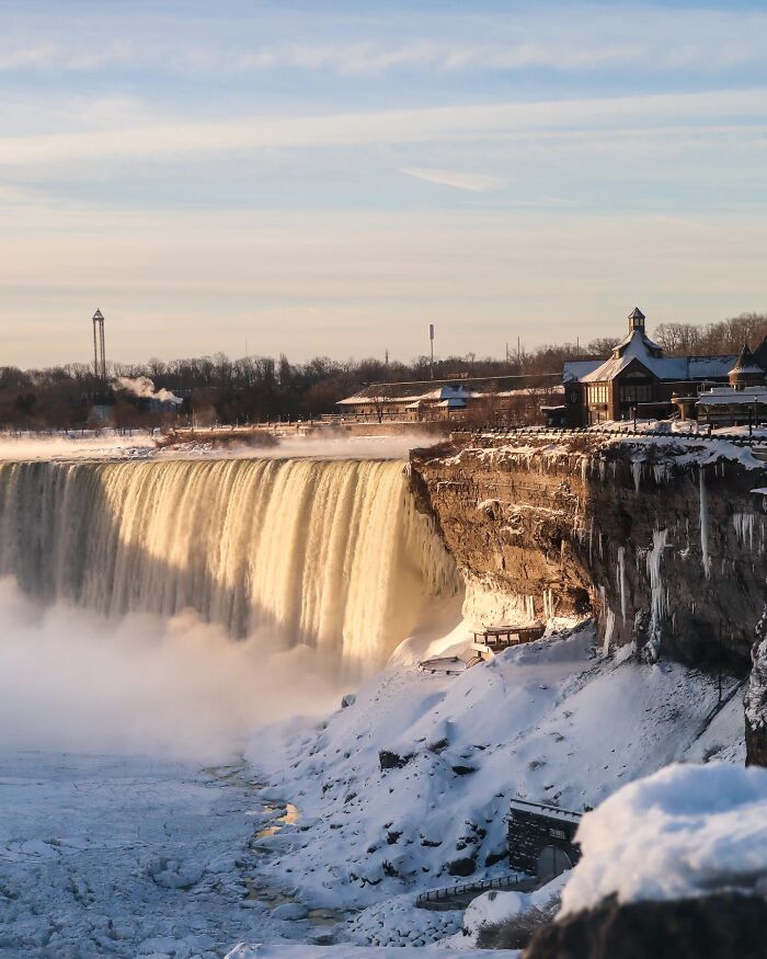 35 Stunning Photos From The 2026 Niagara Frozen Falls Contest Show Winter At Its Most Magical