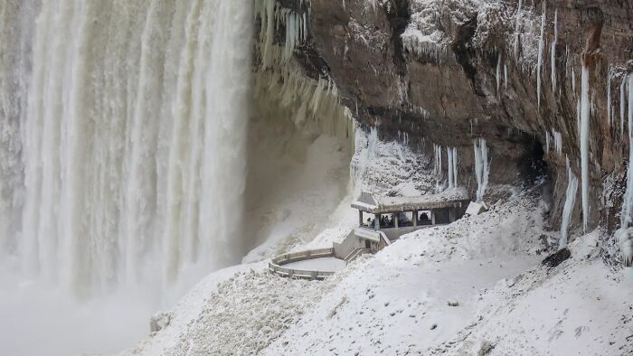 35 Stunning Photos From The 2026 Niagara Frozen Falls Contest Show Winter At Its Most Magical
