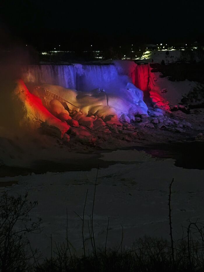 35 Stunning Photos From The 2026 Niagara Frozen Falls Contest Show Winter At Its Most Magical