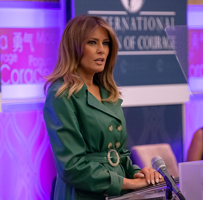 As palavras duras de Meryl Streep sobre a moda de Melania Trump geram debate depois que os fãs desenterraram seu passado