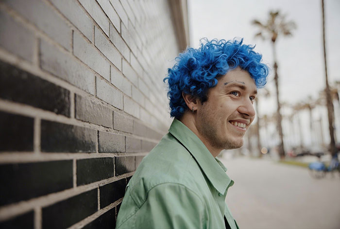Man Of Honor Told To Change His Blue Hair For Wedding, Bride Uncovers Mom's Meddling Just In Time Man Of Honor Told To Change His Blue Hair For Wedding, Bride Uncovers Mom's Meddling Just In Time