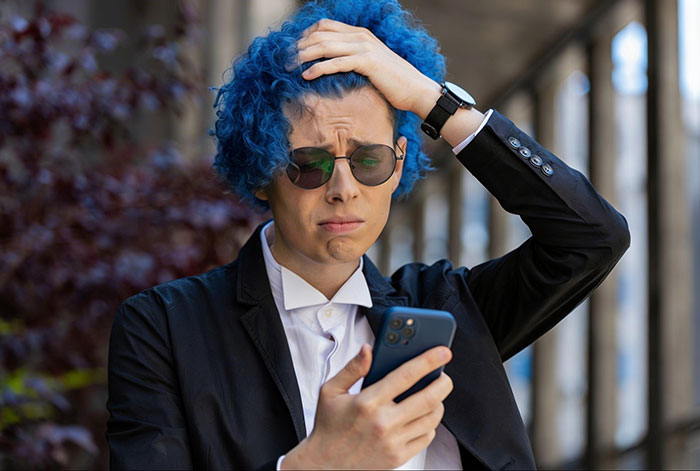 Man Of Honor Told To Change His Blue Hair For Wedding, Bride Uncovers Mom's Meddling Just In Time Man Of Honor Told To Change His Blue Hair For Wedding, Bride Uncovers Mom's Meddling Just In Time