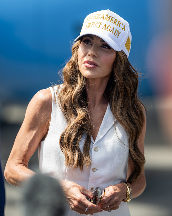 Modelo quebra o silêncio com as conversas bizarras do marido de Kristi Noem