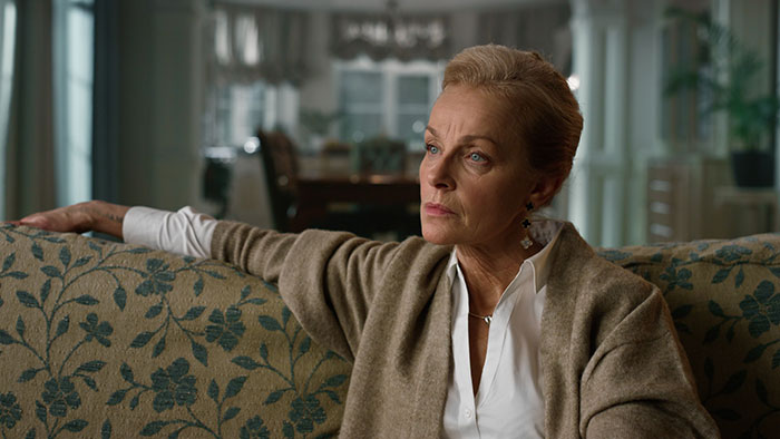 Neglectful Mom Gets Dumped By Boyfriend And Expects Her Kids To Take Her In, They Change The Locks