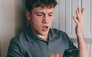 Guy Chooses Vacation Over Mom’s Sobriety Party, Leaves Stepdad Furious With Brutal Honesty