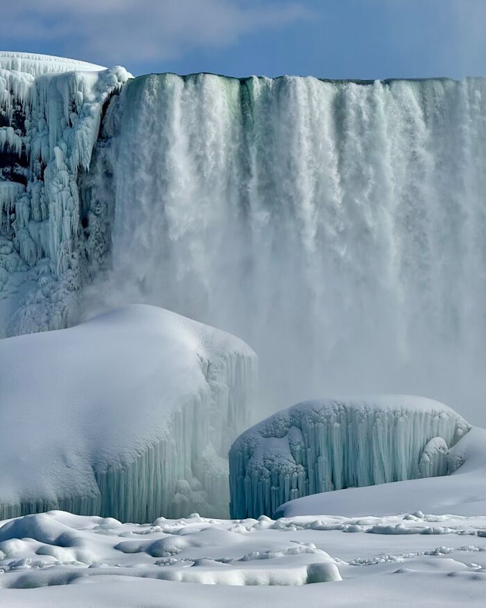 35 Stunning Photos From The 2026 Niagara Frozen Falls Contest Show Winter At Its Most Magical