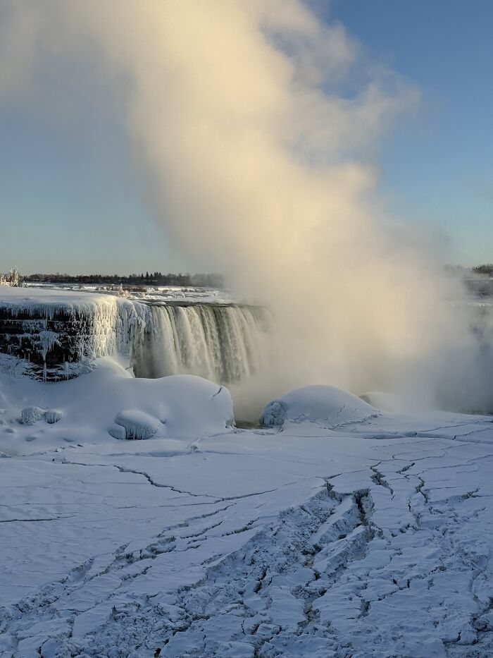 35 Stunning Photos From The 2026 Niagara Frozen Falls Contest Show Winter At Its Most Magical