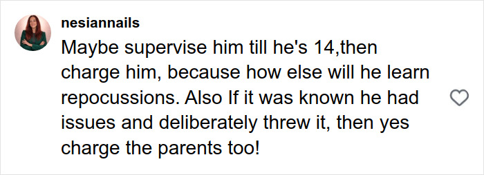 O passado conturbado do menino surge quando os pais são acusados ​​​​de incidente fatal com estátua de turista