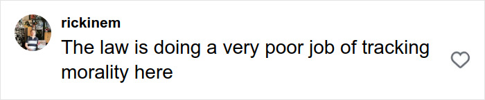 O passado conturbado do menino surge quando os pais são acusados ​​​​de incidente fatal com estátua de turista