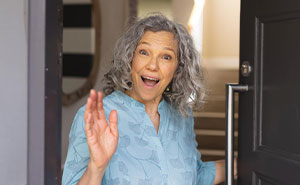 Guy Fed Up With “Friendly” Neighbor’s Odd Habit Of Always Greeting His Guests First, Calls Her Out