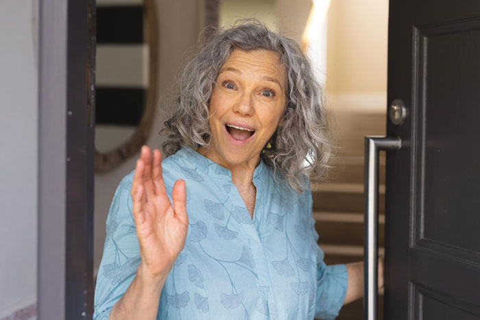 Woman Plays Concierge With Neighbor&rsquo;s Guests, Acts Offended As He Politely Asks Her To Stop