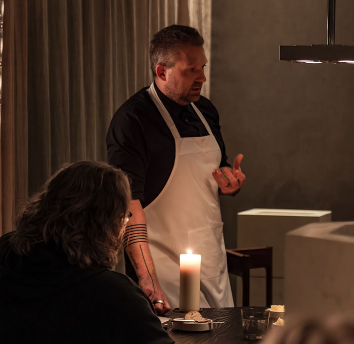 Chef com estrela Michelin atropelou estagiário duas vezes, fazendo-o perder as duas pernas e ser poupado da prisão