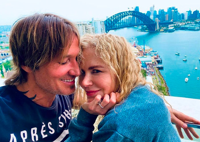 Nicole Kidman close-up showing cheeks with a natural look, sparking reactions against Sydney Harbour Bridge backdrop.