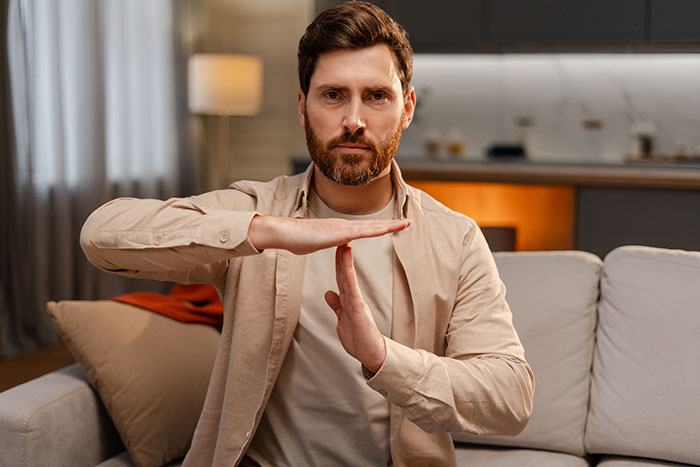 Guy Feels Pressured And Betrayed After GF Accuses Him Of Being Selfish For Closing Open Relationship Guy Feels Pressured And Betrayed After GF Accuses Him Of Being Selfish For Closing Open Relationship