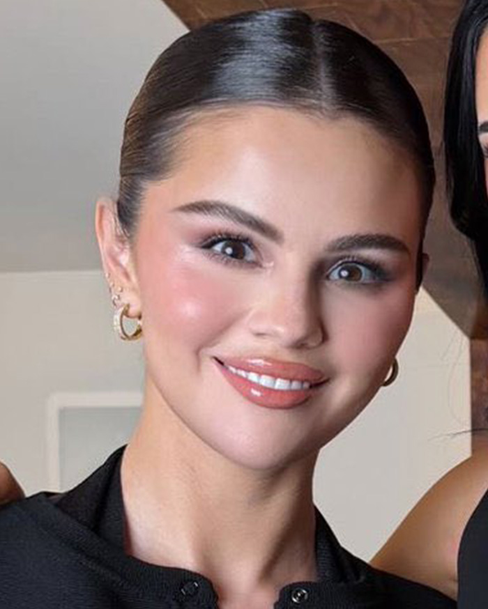 "Something Is Off Here": People Notice Bizarre Details In Photo Of Selena Gomez And Influencer