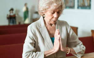 “I May End Up Homeless”: 71 Former Rich People Share How They Ended Up Broke