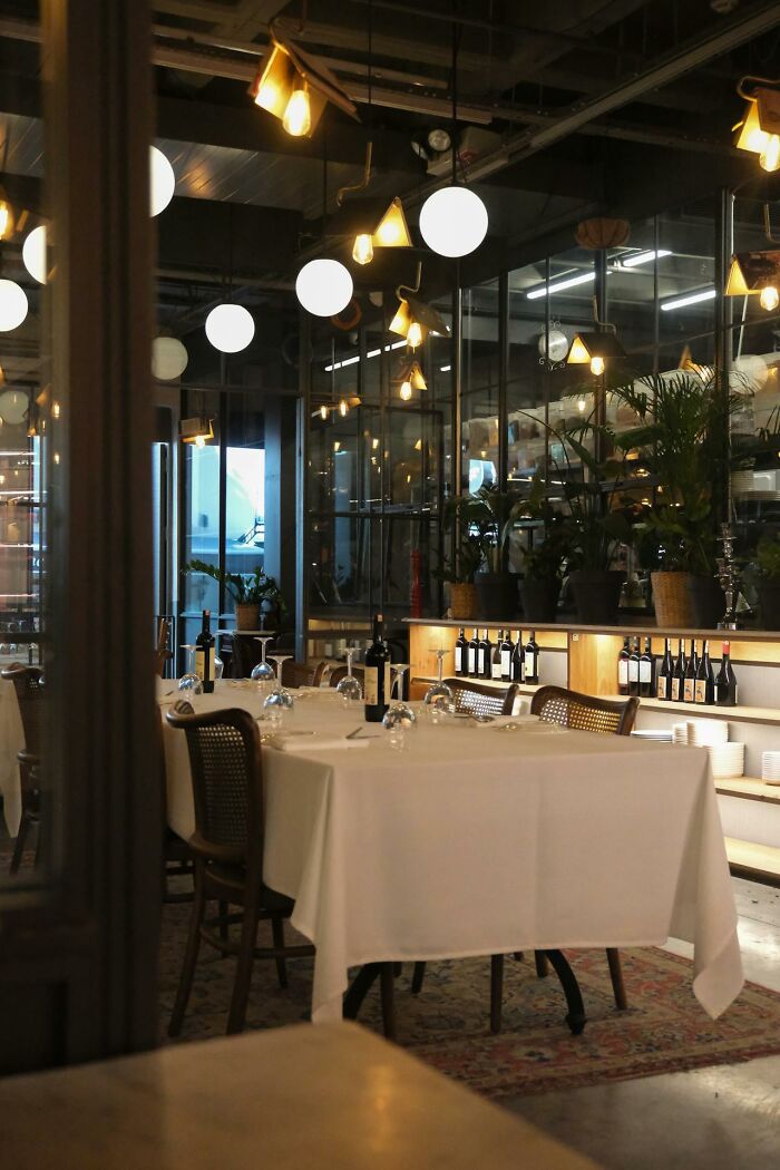 “I May End Up Homeless”: 71 Former Rich People Share How They Ended Up Broke