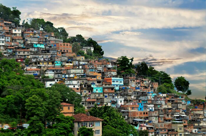 35 Annoying Things Tourists Keep Doing Abroad That Locals Simply Can’t Stand