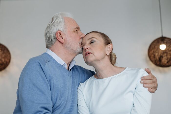 “God Bless America”: 71 People Who Were Once Rich Share How They Lost Everything