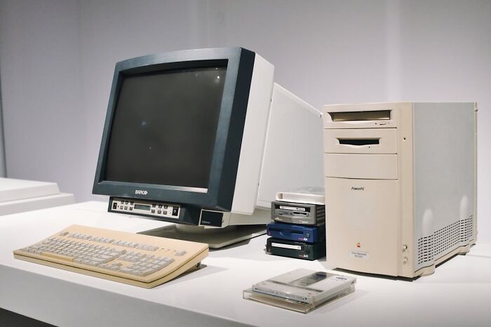 “God Bless America”: 71 People Who Were Once Rich Share How They Lost Everything