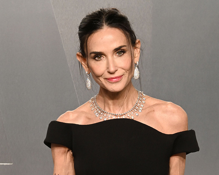 All The Signs Pointing To Your Coworker’s Secret Plastic Surgery, From Bat Ears To Bunny Nose And A Hairstyle Change All The Signs Pointing To Your Coworker’s Secret Plastic Surgery, From Bat Ears To Bunny Nose And A Hairstyle Change