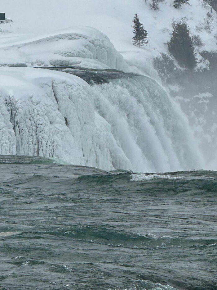 35 Stunning Photos From The 2026 Niagara Frozen Falls Contest Show Winter At Its Most Magical