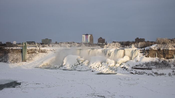 35 Stunning Photos From The 2026 Niagara Frozen Falls Contest Show Winter At Its Most Magical