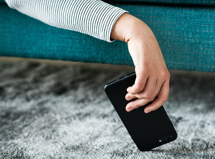 Not To Make You Paranoid, But Here Are 61 Tiny Details That Gave Away A Cheating Partner