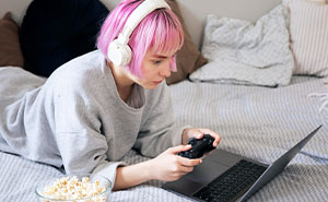 Delusional Teen Demands $4K From Friend Who Lost Her Roblox Pet, Loses It After Being Refused