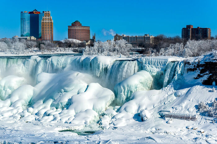 35 Stunning Photos From The 2026 Niagara Frozen Falls Contest Show Winter At Its Most Magical