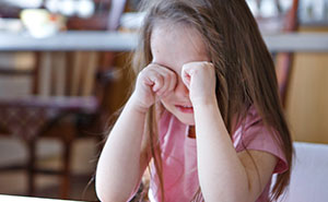 School Traumatizes 6YO With 2-Week Suspension Over Not Touching Snake, Mom Loses It