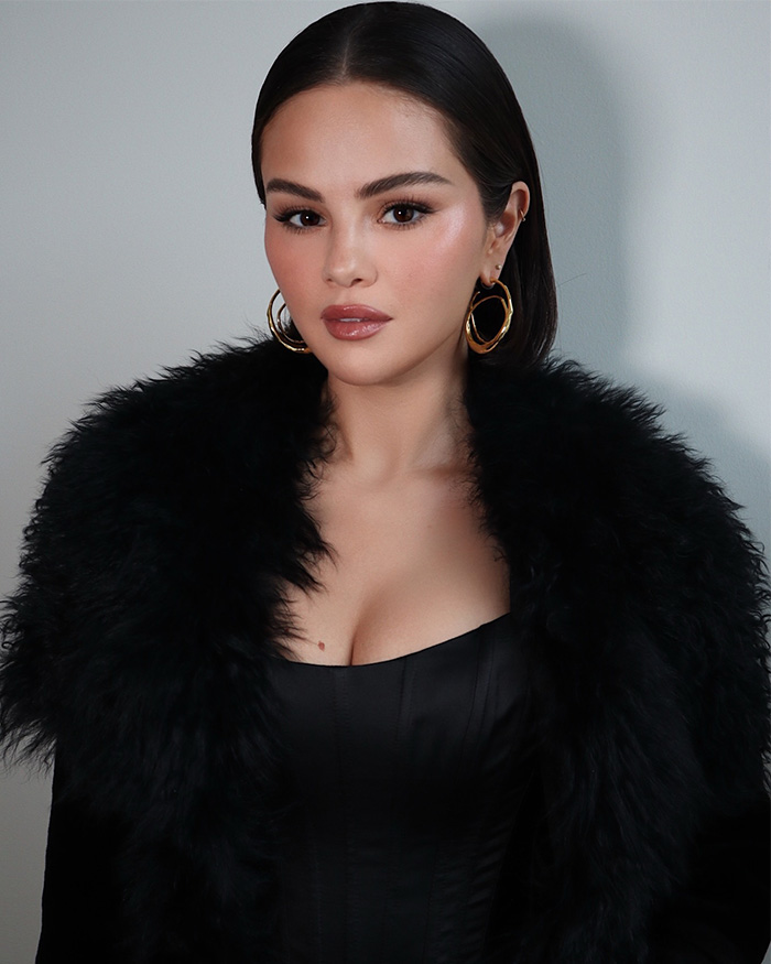 "Something Is Off Here": People Notice Bizarre Details In Photo Of Selena Gomez And Influencer