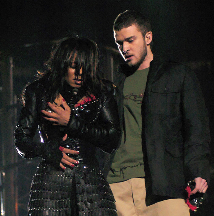 In 2004 Justin Timberlake Ripped Apart Janet Jacksons Costume And A Wardrobe Malfunction Caused Her To Be Exposed