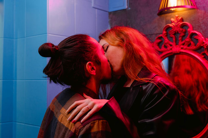 "It'll Cost You Your Husband": Friend Refuses To Pay $200 To Woman's BF, Woman Causes Her Divorce