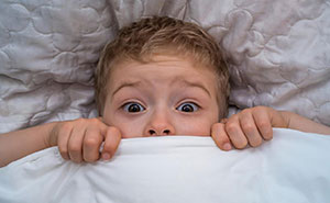 Sister Lets Scared 9YO Bro Sleep In Her Bed, Her Mom’s Reaction Leaves People Speechless