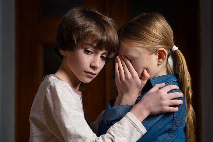 Stepmom Breaks Her Own Promise, Demands Teen Stepkids Apologize For Not Choosing Her During Crisis