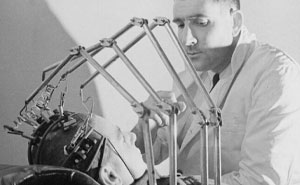 29 Medical Devices From The Past That Might Make You Grateful For Modern Healthcare (New Pics)