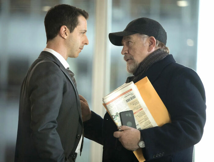 Sir Ian McKellen gera polêmica com comentários recentes sobre Johnny Depp