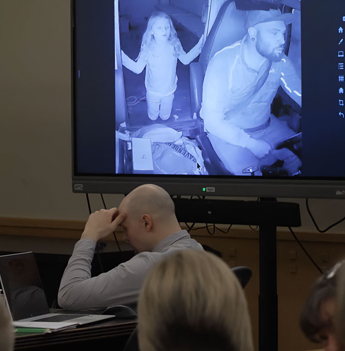 Novas imagens arrepiantes de Athena Strand momentos antes de sua morte, reveladas enquanto o motorista da FedEx faz um apelo chocante