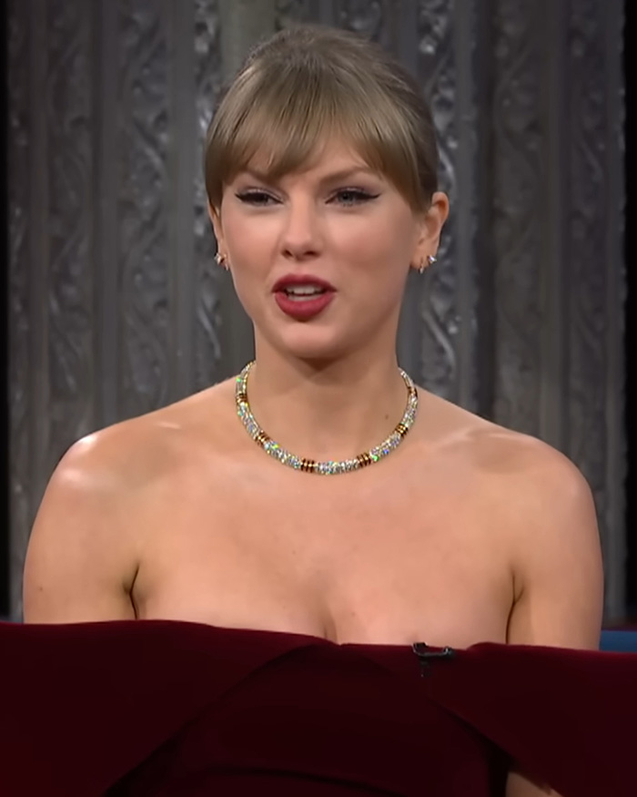 A recente aparição e comportamento de Taylor Swift estimulam rumores de gravidez