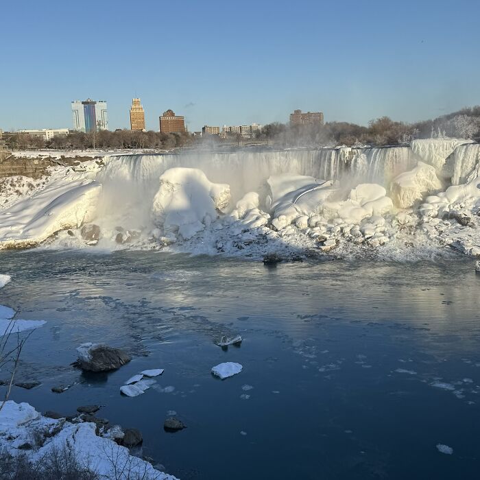 35 Stunning Photos From The 2026 Niagara Frozen Falls Contest Show Winter At Its Most Magical