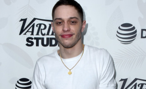 “How Does He Have $200k?”: Internet Baffled After Pete Davidson Shows Off Bare Arms Following Tattoo Removal