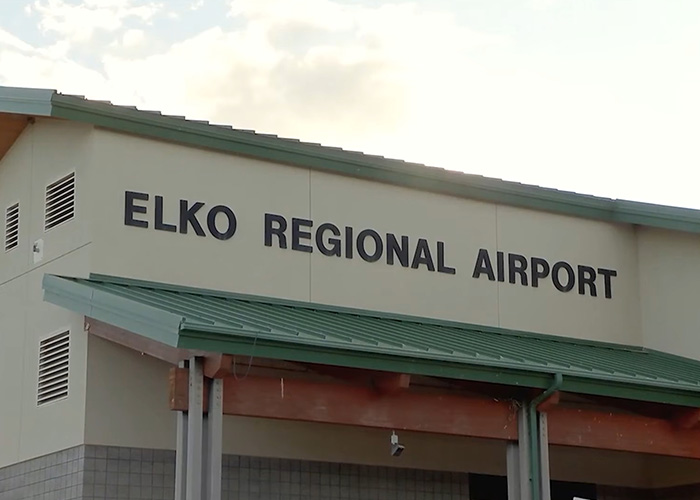Passado preocupante do pai que acabou com a vida do filho nas superfícies do banheiro do aeroporto enquanto o vovô revela por que ele previu que isso aconteceria