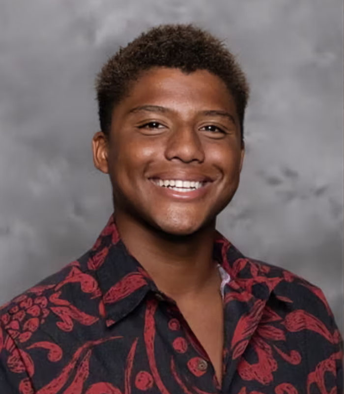 Filho do diretor de Hollywood se esconde após alegações perturbadoras, enquanto a mensagem arrogante da mãe provoca indignação