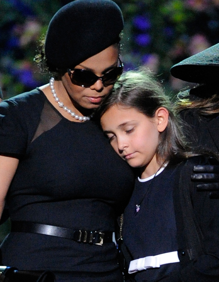 Por que Paris Jackson agora acredita em alegações perturbadoras contra seu pai Por que Paris Jackson agora acredita em alegações perturbadoras contra seu pai