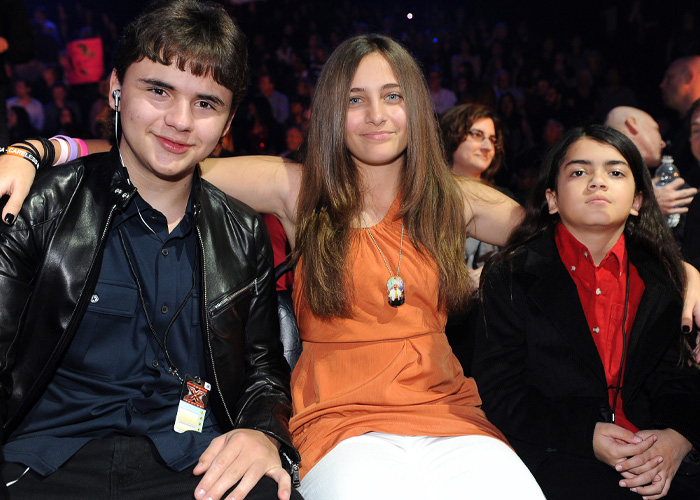 Por que Paris Jackson agora acredita em alegações perturbadoras contra seu pai Por que Paris Jackson agora acredita em alegações perturbadoras contra seu pai