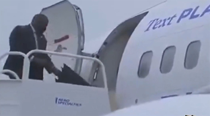 "Not A Presidential Skill": Why Presidents Struggle With Closing Umbrellas "Not A Presidential Skill": Why Presidents Struggle With Closing Umbrellas