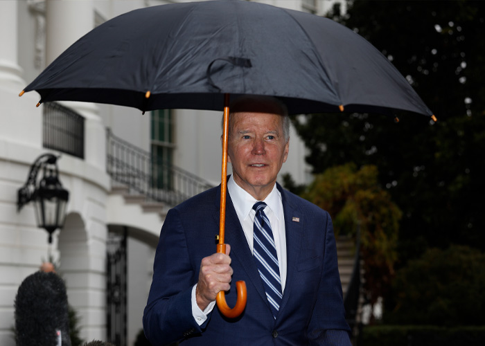 "Not A Presidential Skill": Why Presidents Struggle With Closing Umbrellas "Not A Presidential Skill": Why Presidents Struggle With Closing Umbrellas